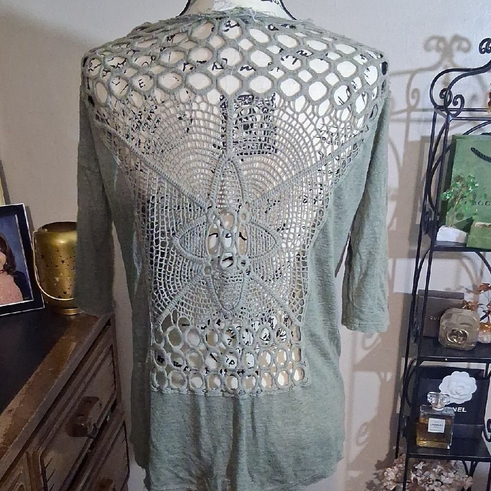 UO Staring At Stars Olive Green Women's Cutout Distressed Pattern Top Medium